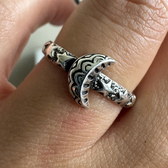 925 Sterling Silver Oxidized Moon and Star Ring - Picture 6 of 9